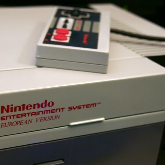 https://www.maxpixel.net/Nintendo-Entertainment-System-Nes-Nintendo-Console-2649705